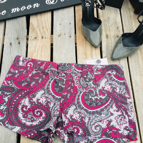 Max Rave Shorts 🩳 - Picture 2 of 5